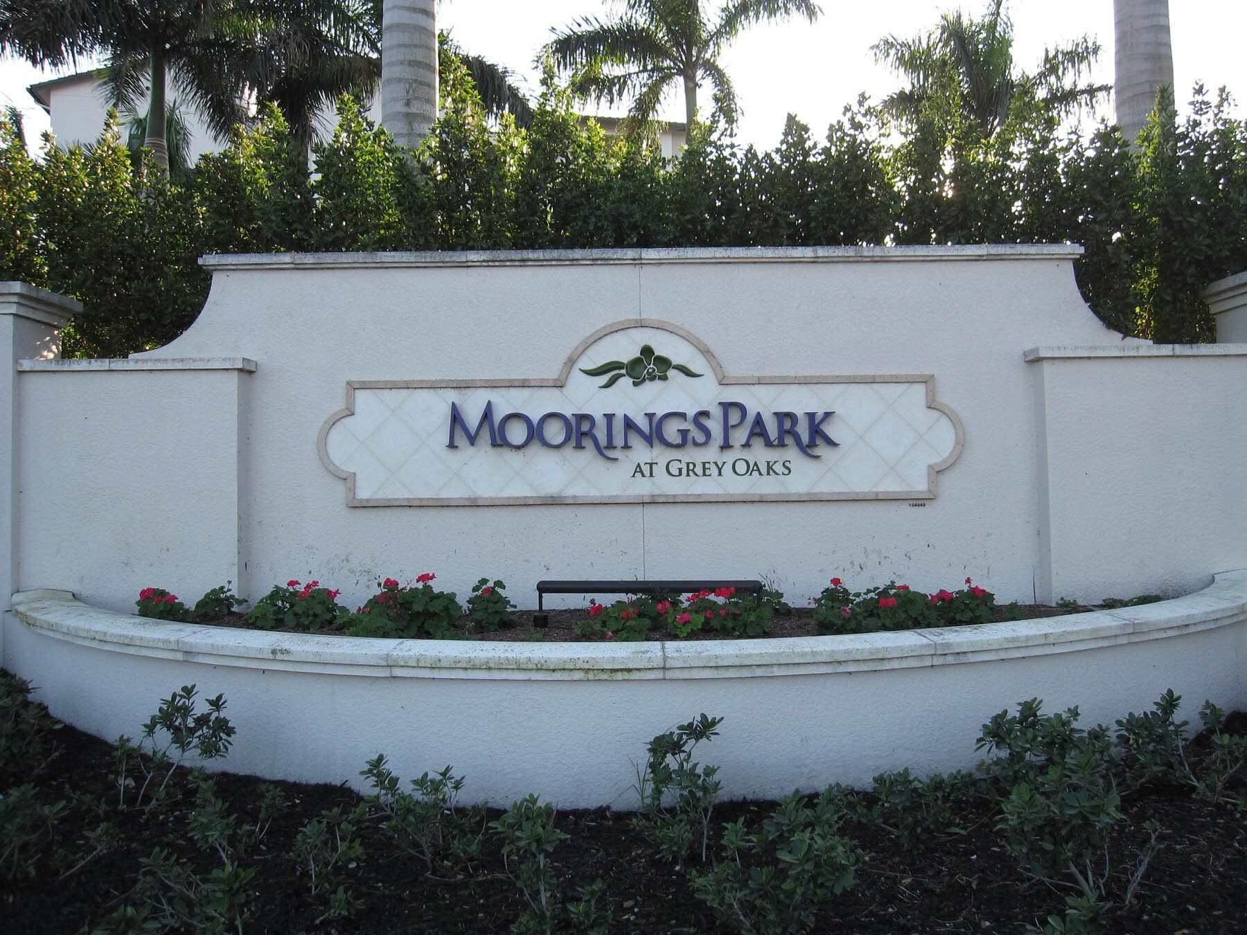 A sign that says moorlings park on it