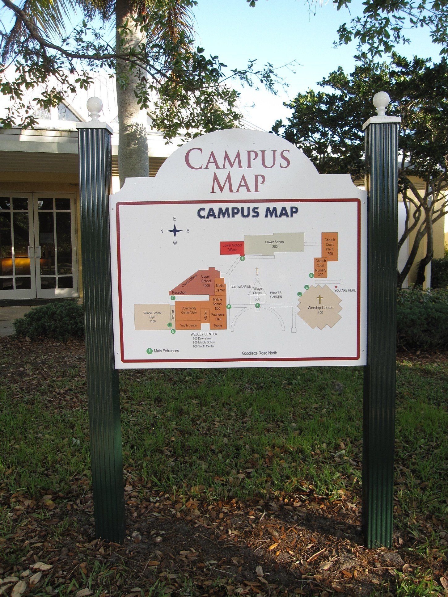 A sign that says campus map on it