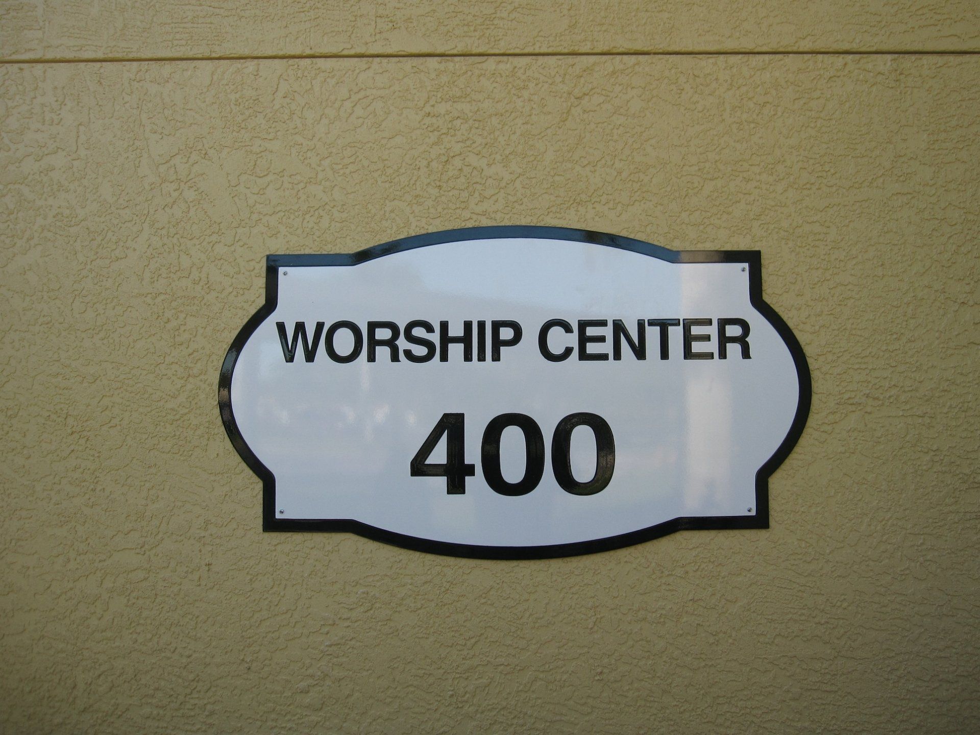 A sign that says worship center 400 on it