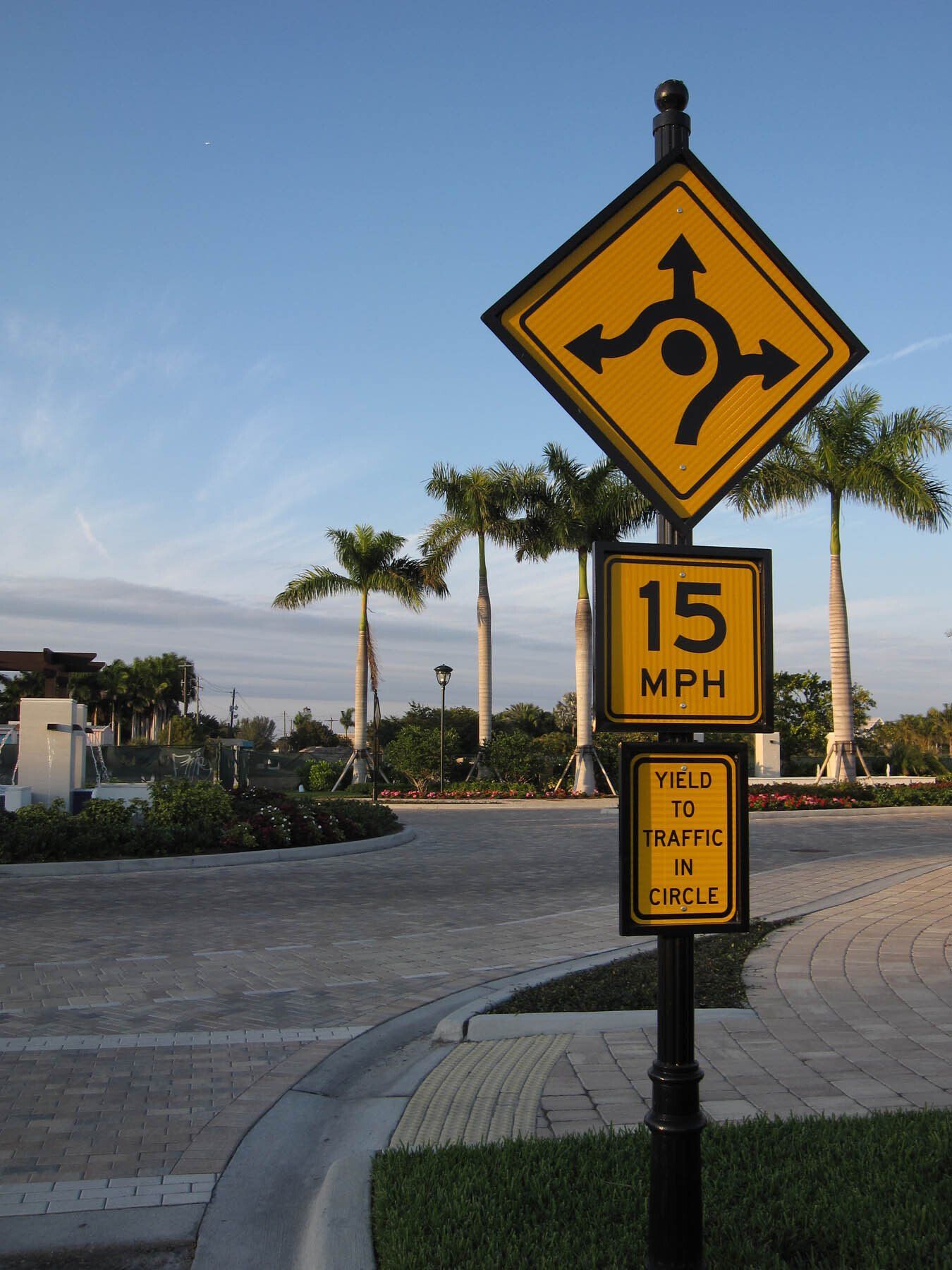 A yellow sign that says 15 mph on it