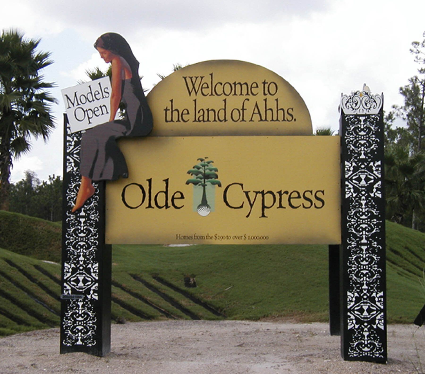 A sign that says welcome to the land of ahns
