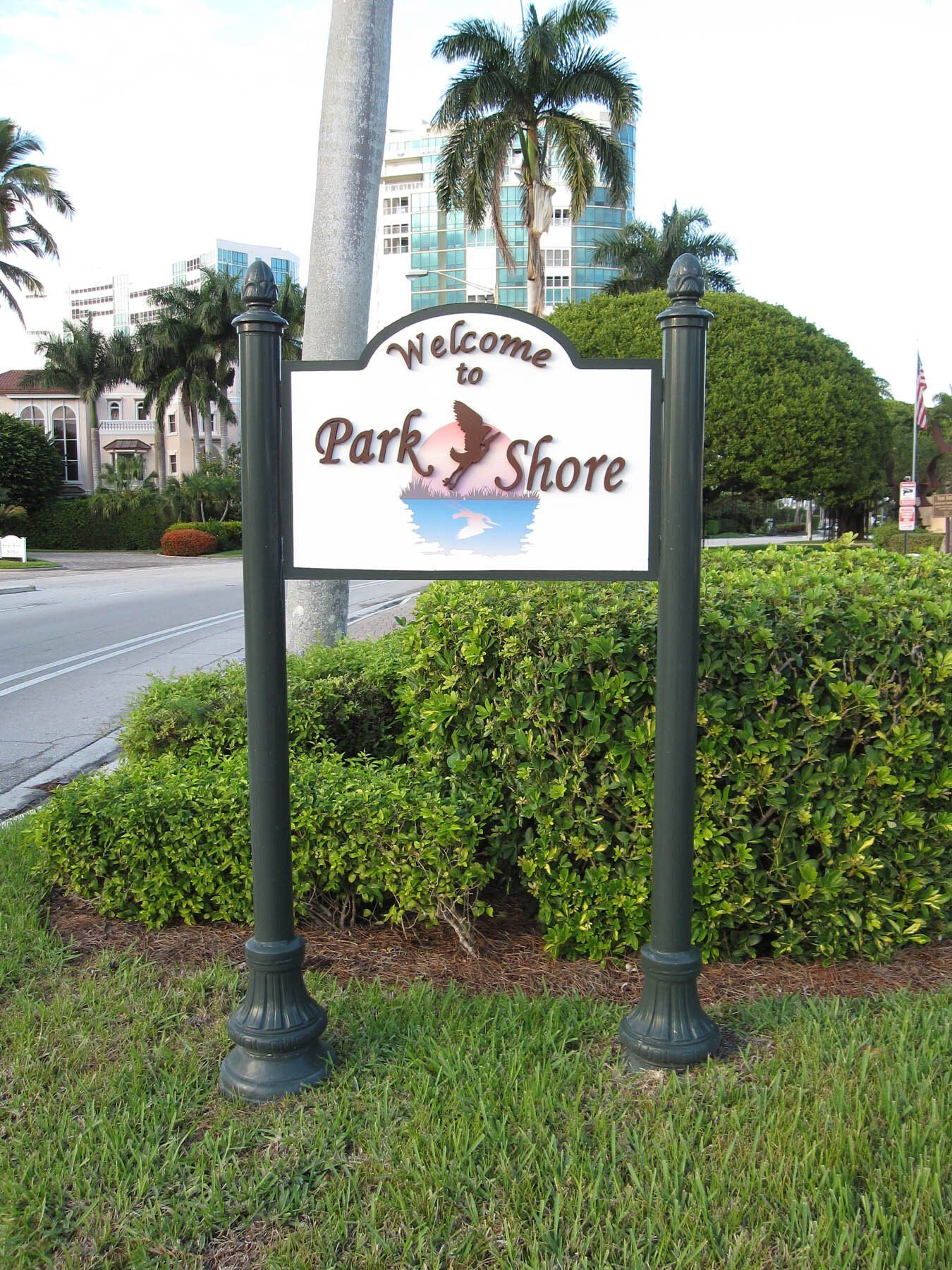 A sign that says park shore on it