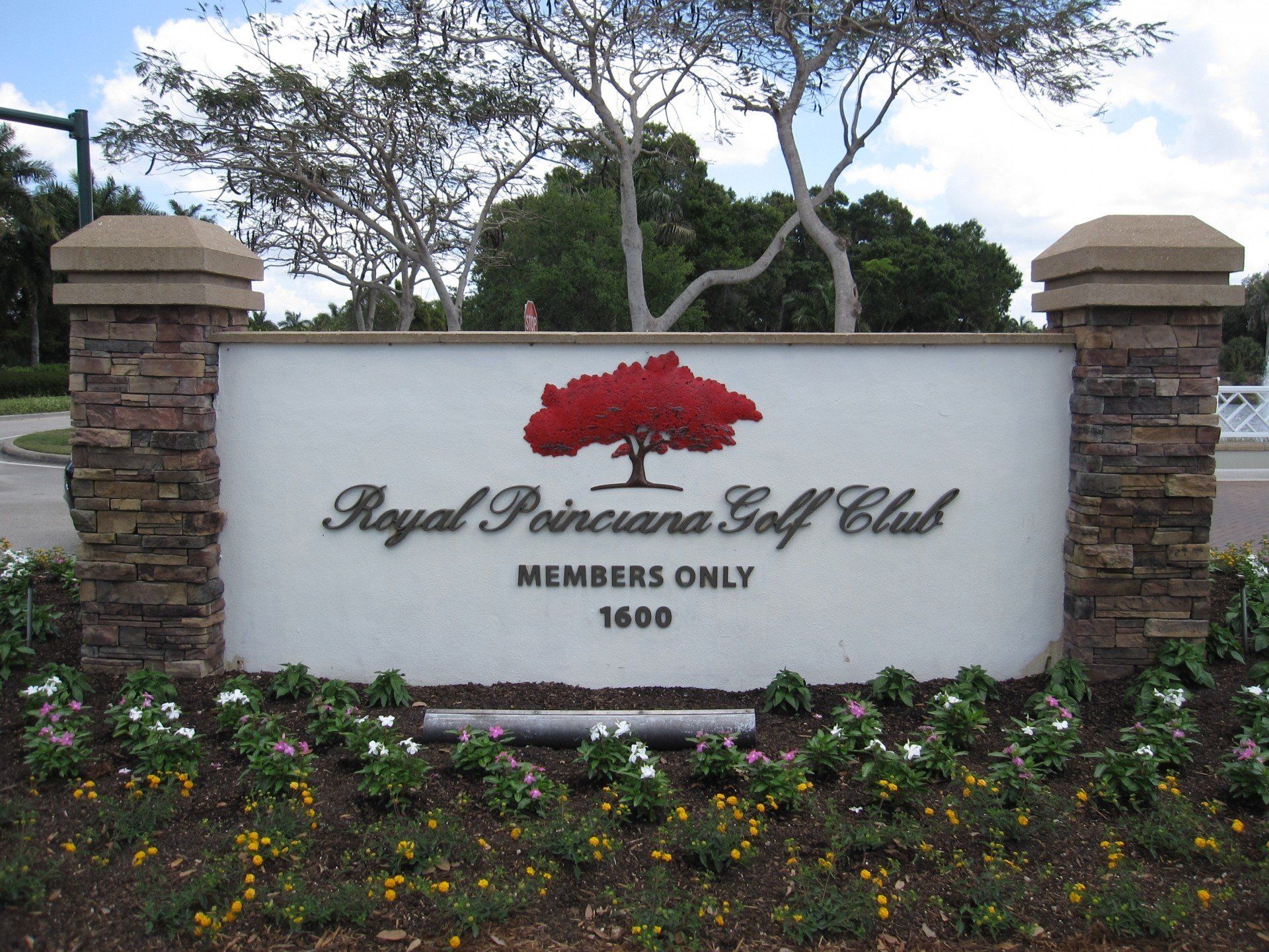A sign for the royal poincuana golf club members only