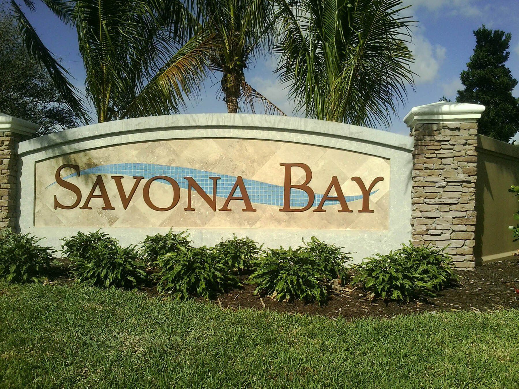A sign that says savona bay on it