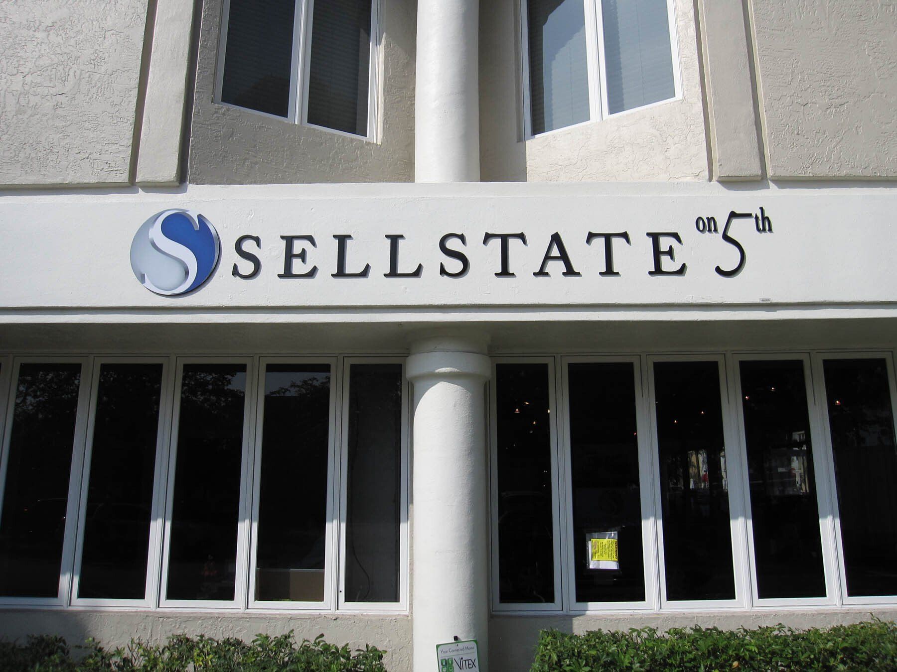 A building with a sign that says sellstates on it