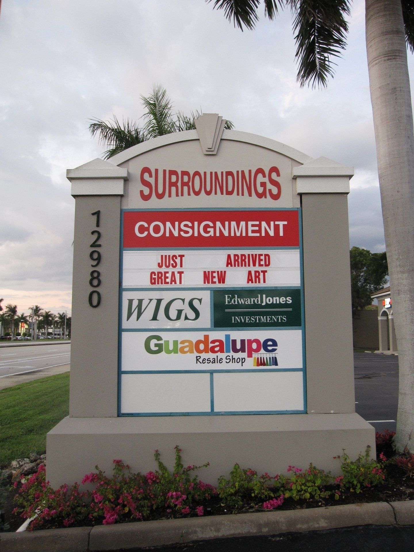 A sign that says surroundings on it