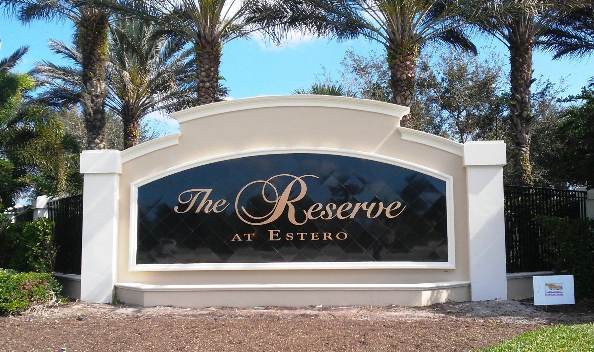 A sign for the reserve at eatero is surrounded by palm trees