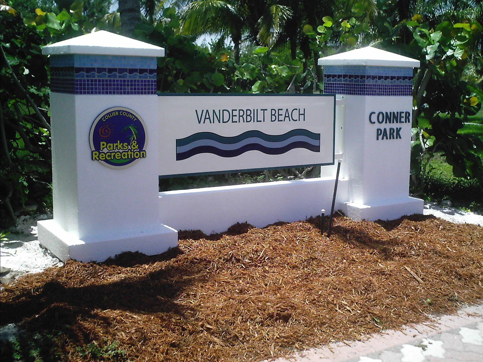 A sign for vanderbilt beach and conner park