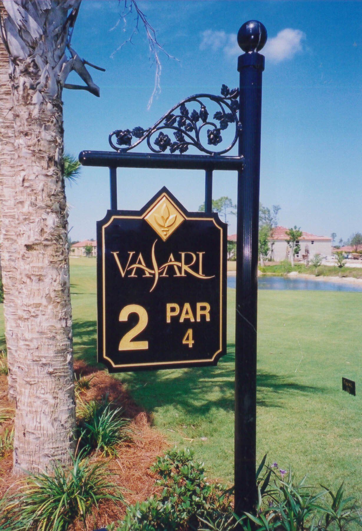 A sign that says ' vasari 2 par 4 ' on it