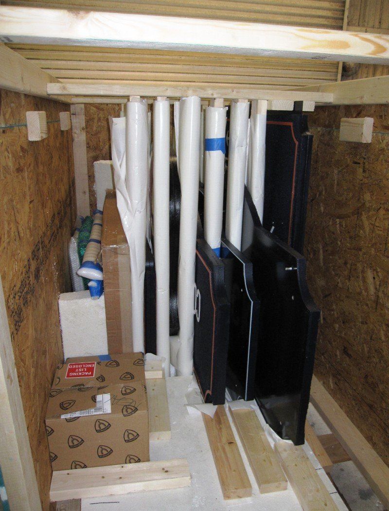 A bunch of boxes and pipes in a room