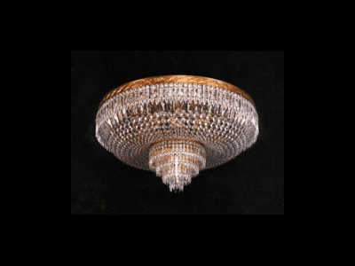 lampadario a soffitto con cristalli pendenti