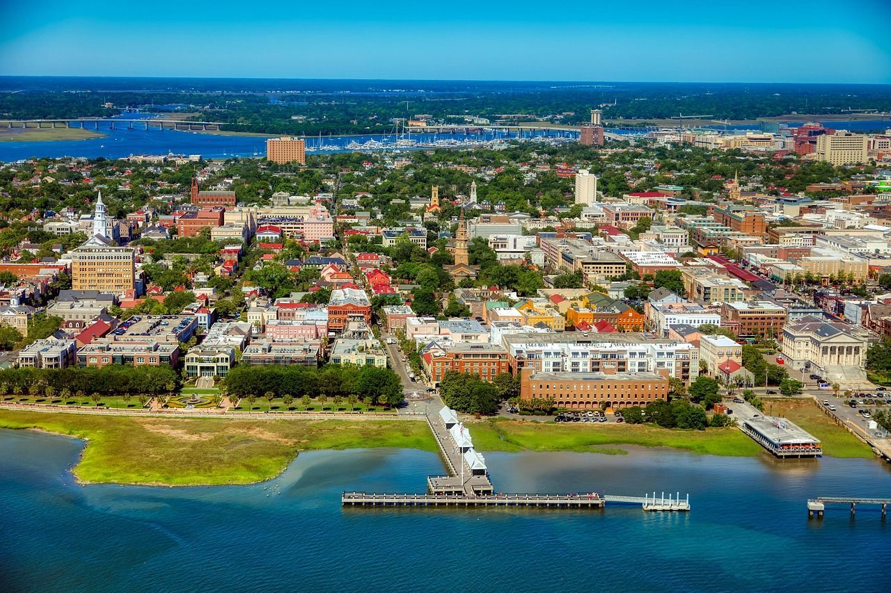 Image s of a Charleston, South Carolina aerial photo . It includes buildings, trees, and water. 