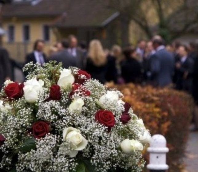 composizione floreale per funerali