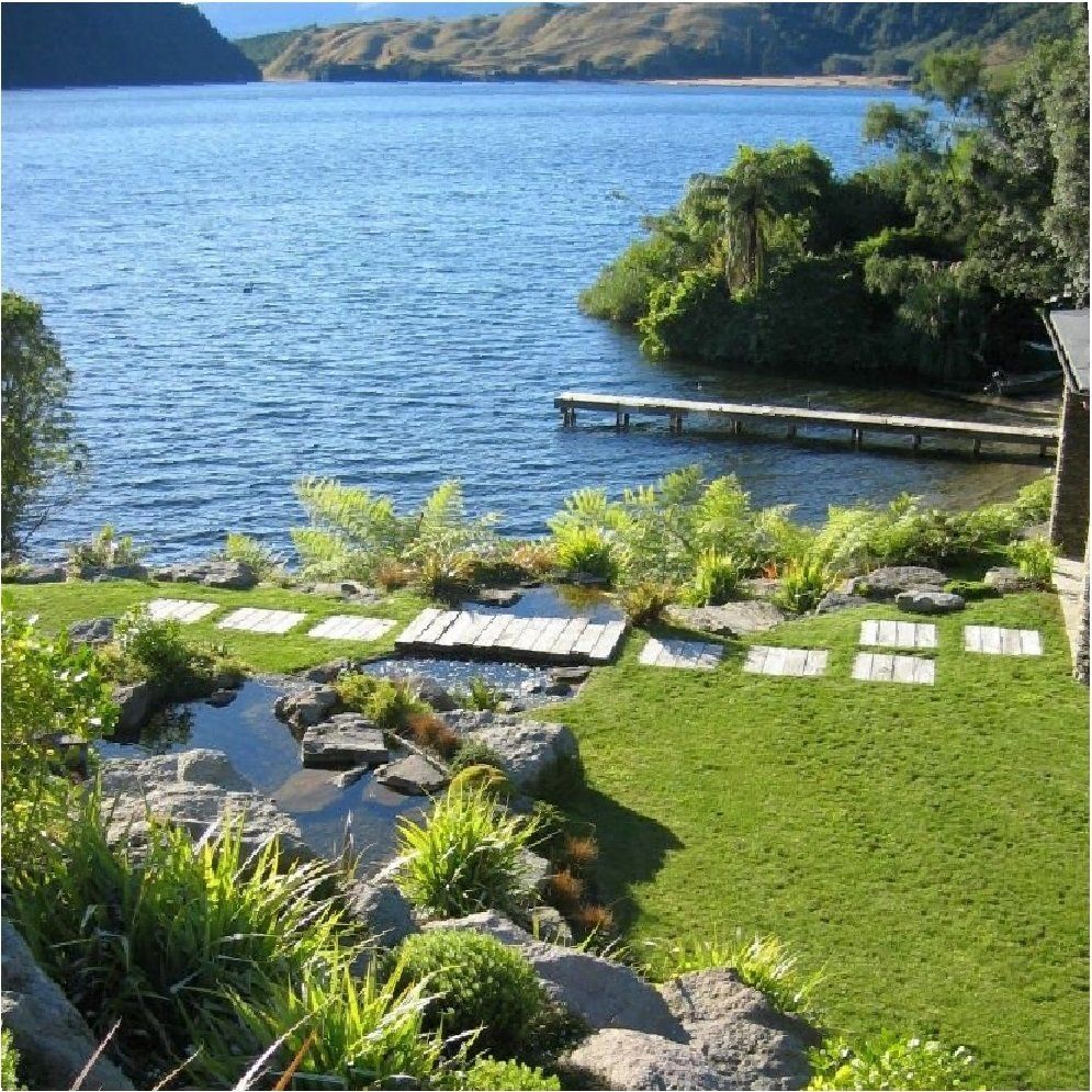 Bill Holden Design & Landscape Ltd creates stunning poolscapes