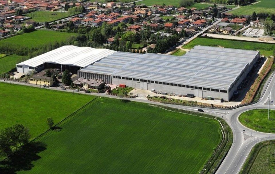 Deposito di materiali ferrosi dall'alto