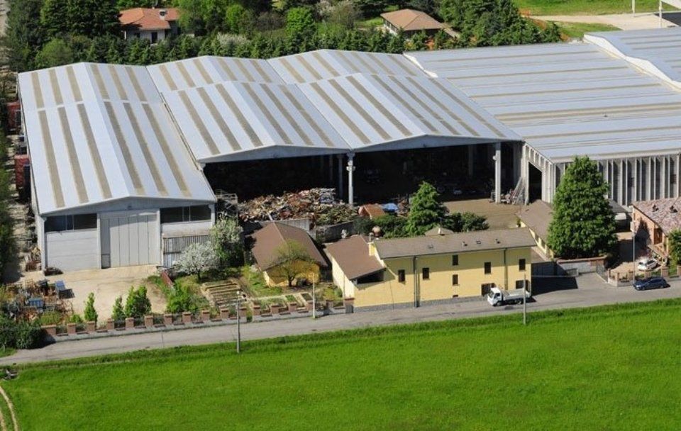 Deposito di materiali ferrosi dall'alto