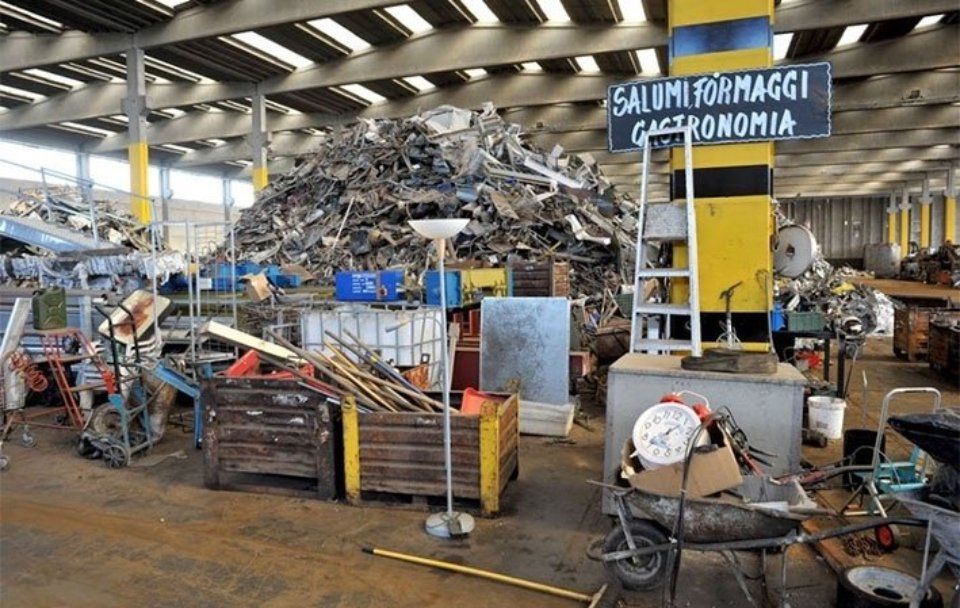 Deposito di rottami metallici