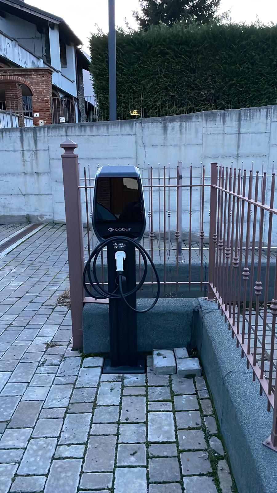 cabina ricarica elettrica auto