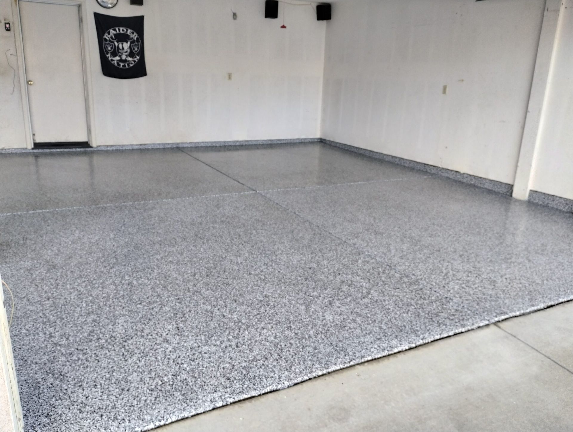 An empty living room with a fireplace and a ceiling fan.