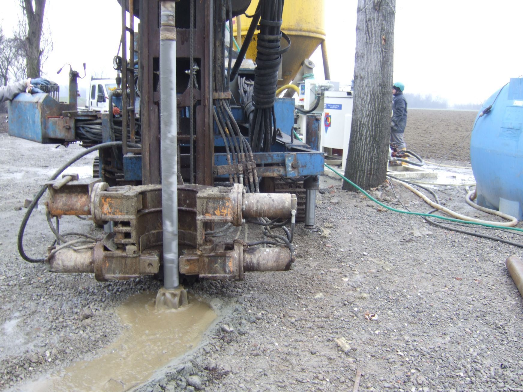 Si sta utilizzando una macchina per perforare un foro nel terreno