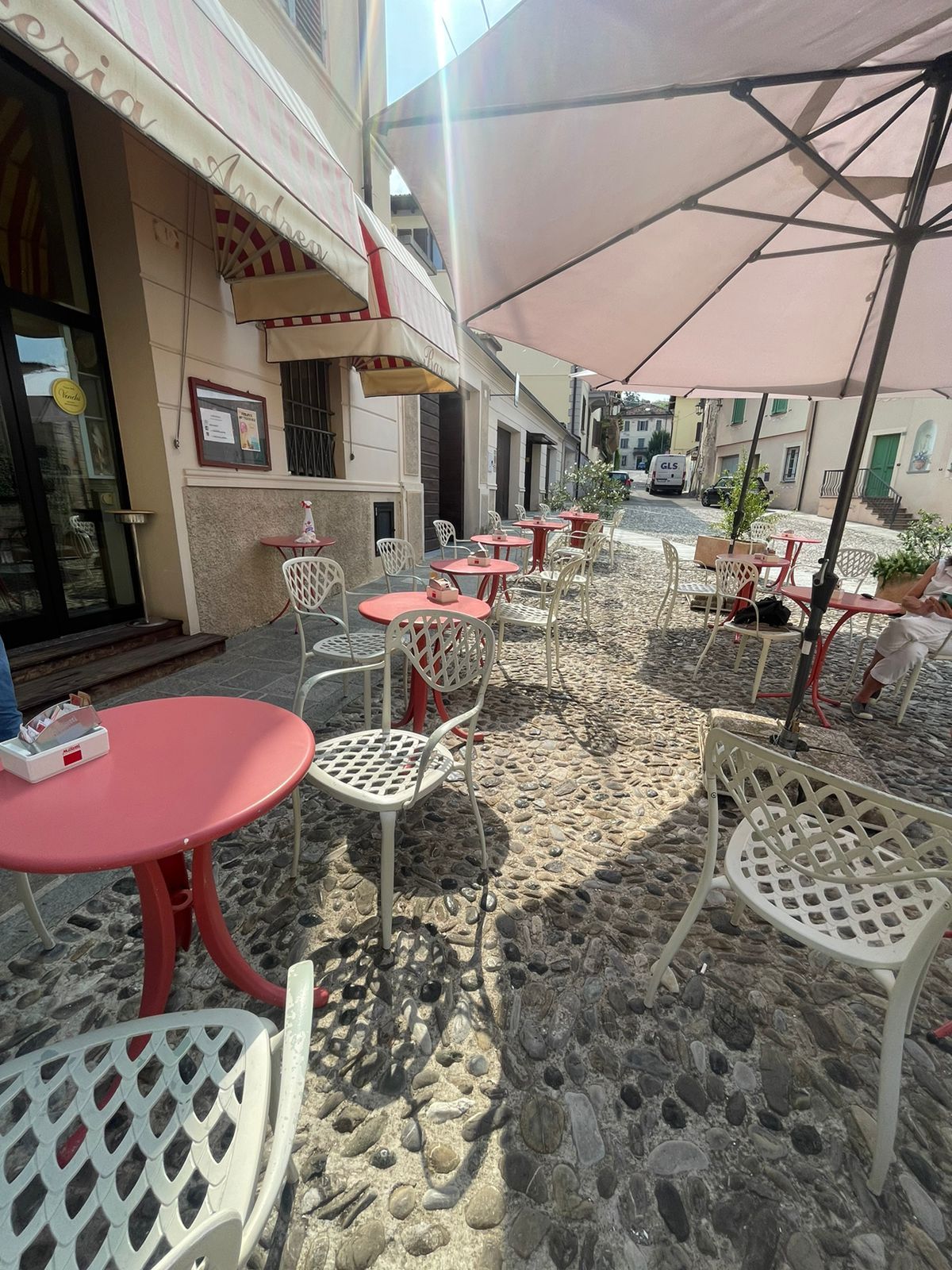 dehor piazza Pasticceria Andrea Rivergaro Piacenza