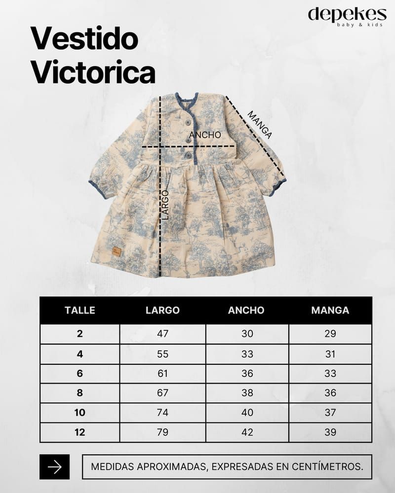 Vestido largo color crema con estampado floral, ribetes y botones oscuros, extendido sobre un fondo claro.