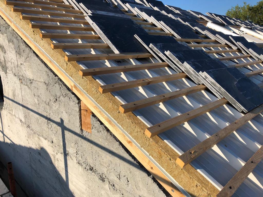 fasi di sistemazione di un tetto