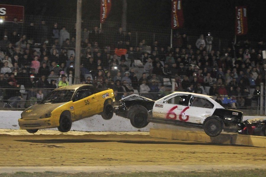 Follow our Race Dates & Never Miss a Show!