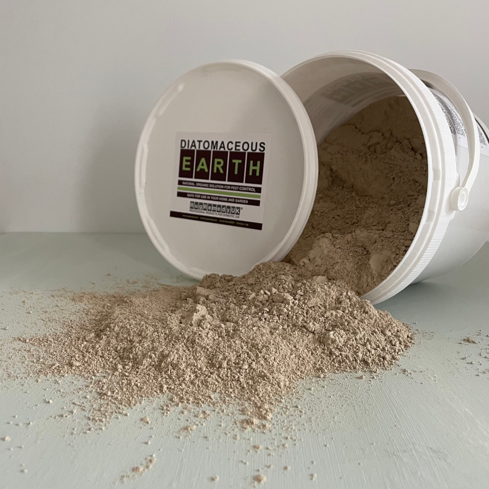 Picture of a tub of Diatomaceous Earth.