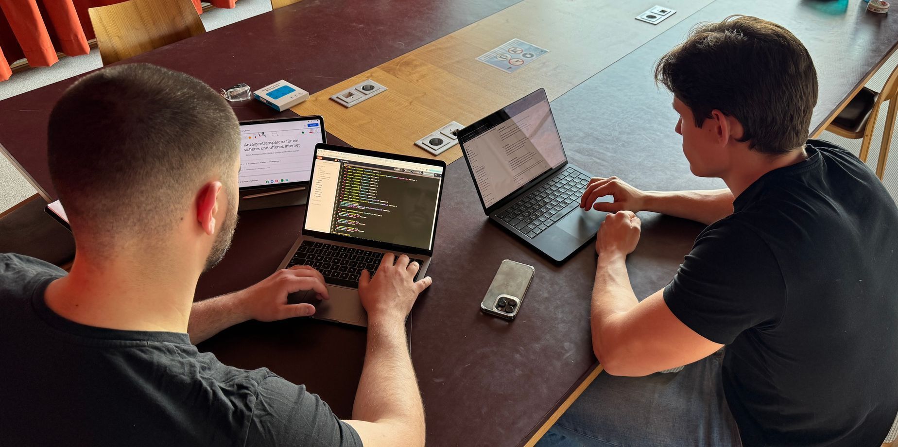 Die Gründer von MarModify arbeiten an einem Webprojekt