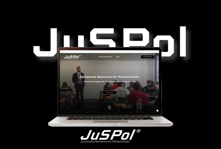 Auf einem Laptop ist eine Website namens „JuSPol“ geöffnet.