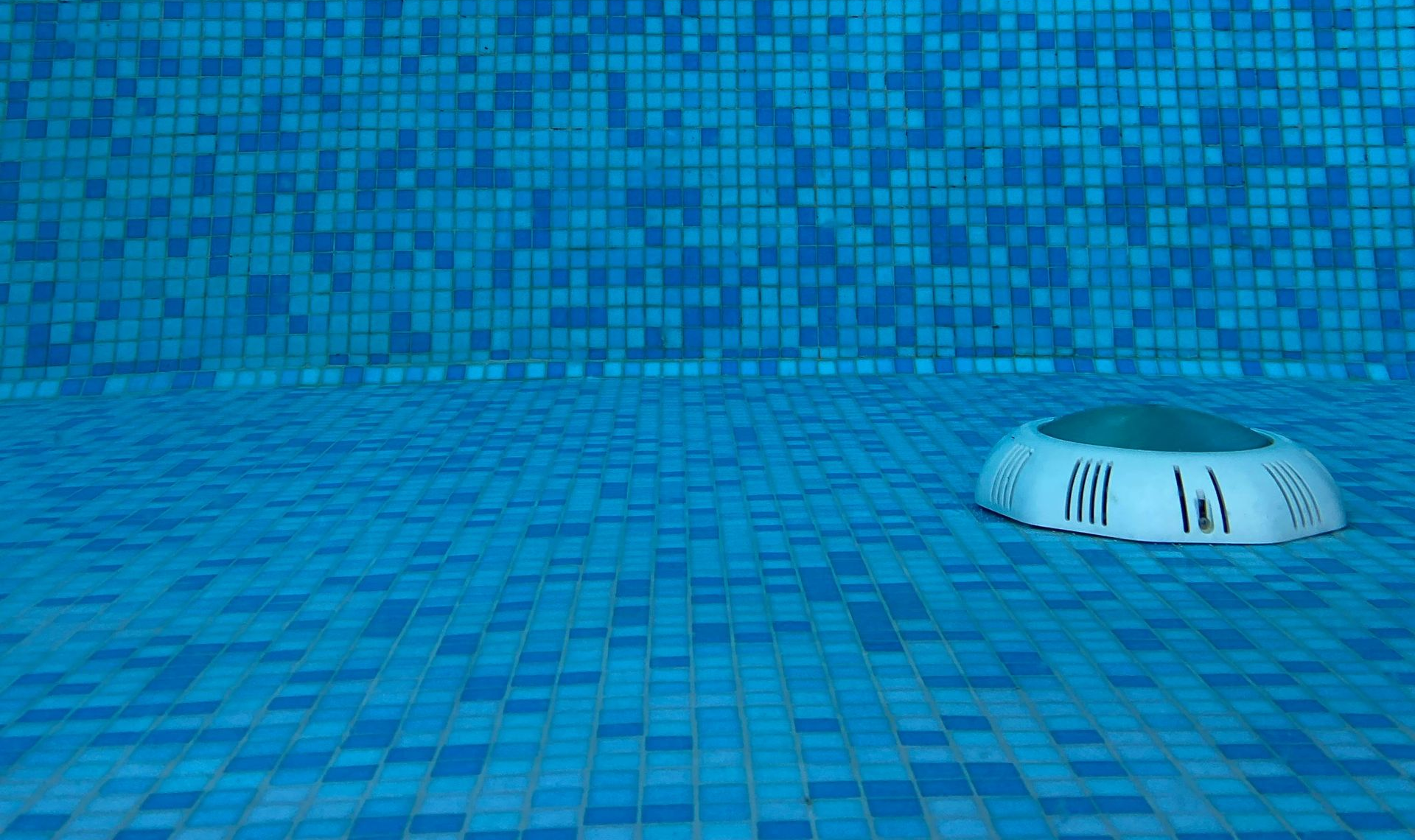 Underwater pool tiles with drain feature