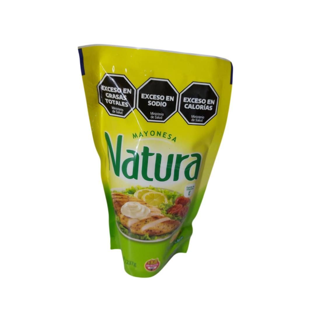 Bolsa de mayonesa Natura amarilla con etiquetas de información nutricional.