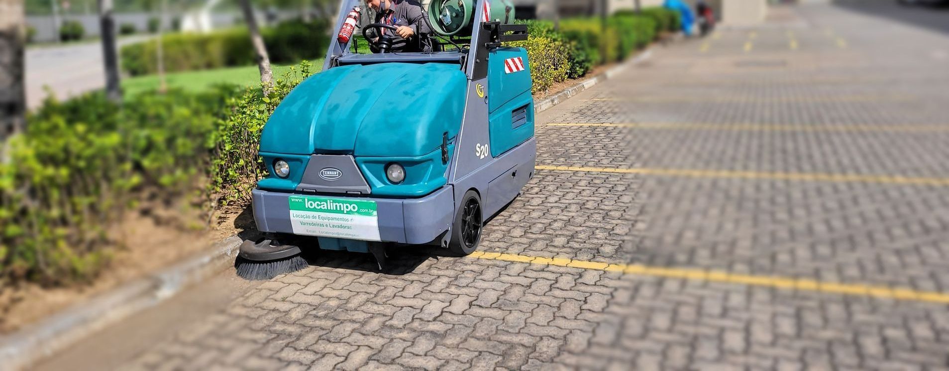 varredeira de piso e lavadora de piso industrial, alfatennant, tennant