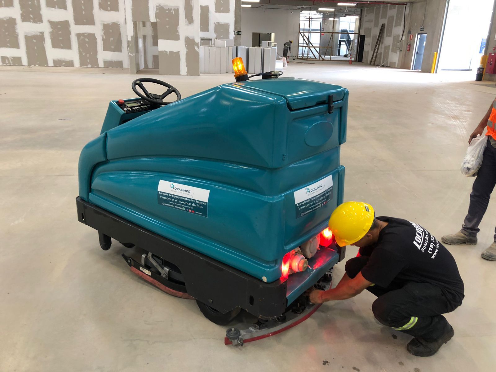 lavadora de piso, lavadora de piso industrial, lavadora de piso tennant, tennant T15, tennant 7200, alfatennant, alfa tennant, lavadora lava e seca piso, promolimp, vulcan, limpeza mecanizada, ecologica equipamentos, karcher, nilfisk, viper, tuffan