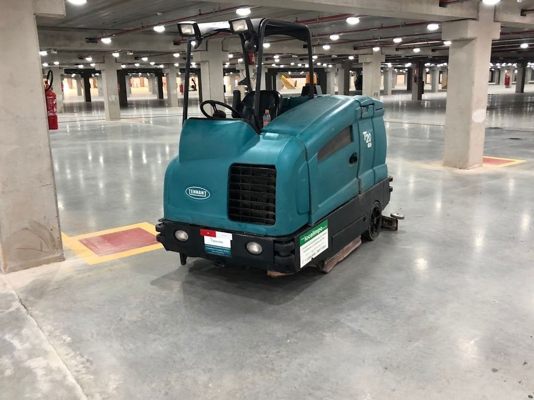lavadora de piso para galpão, pos obra galpão, varredeira para aeroporto, varredeira de piso, lavadora de piso, lavadora de piso motorizada, lavadora de piso a gás GLP, varredeira motorizada, varredeira para grandes areas