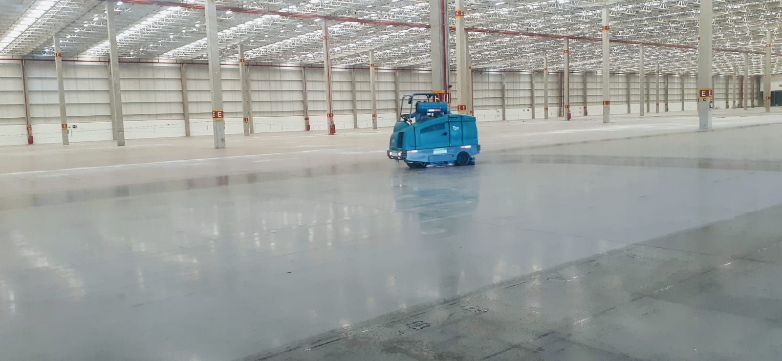 lavadora de piso, lavadora de piso industrial, lavadora de piso tennant, tennant T20, tennant M20, alfatennant, alfa tennant, lavadora lava e seca piso, promolimp, vulcan, limpeza mecanizada, ecologica equipamentos, karcher, nilfisk, viper, tuffan