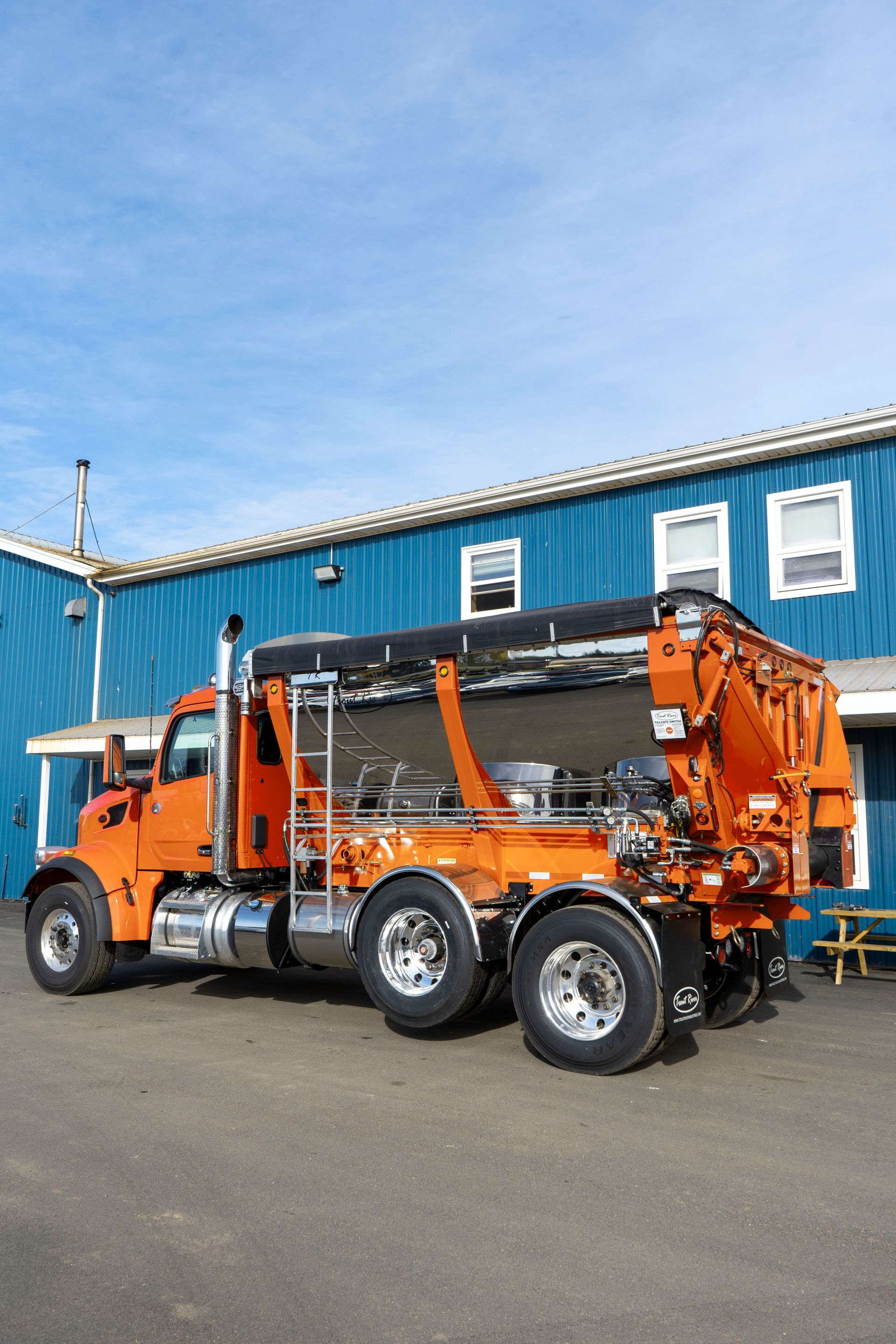 truck mounted live bottom