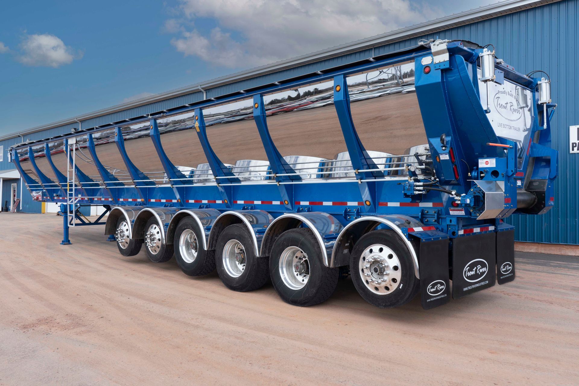 truck with Trout River Live Bottom trailer