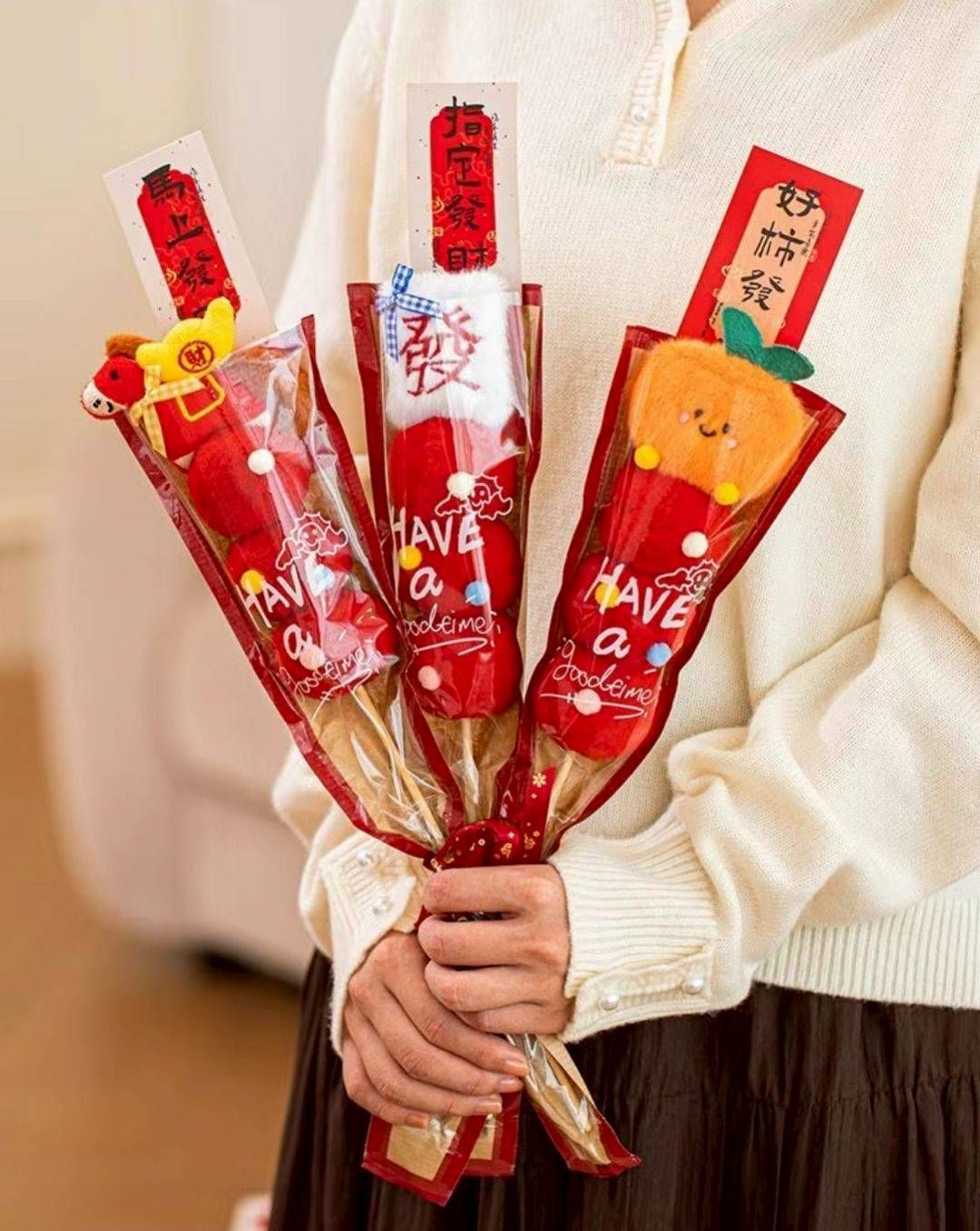 可愛毛絨糖葫蘆桶擺件｜2026 馬年新春拍照道具・喜慶桌面裝飾禮物