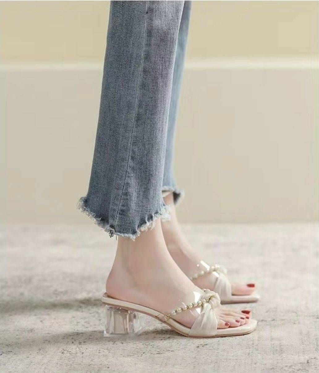 透明水晶粗跟一字拖涼鞋｜2026夏季仙女風高跟鞋