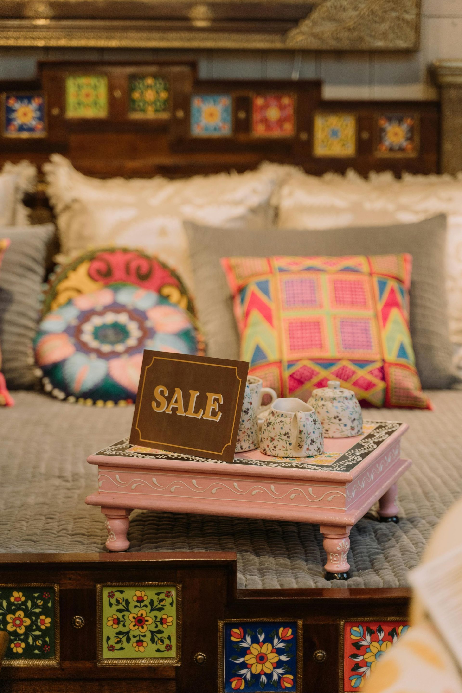 A pink table with a sign that says `` sale '' on it in a living room.