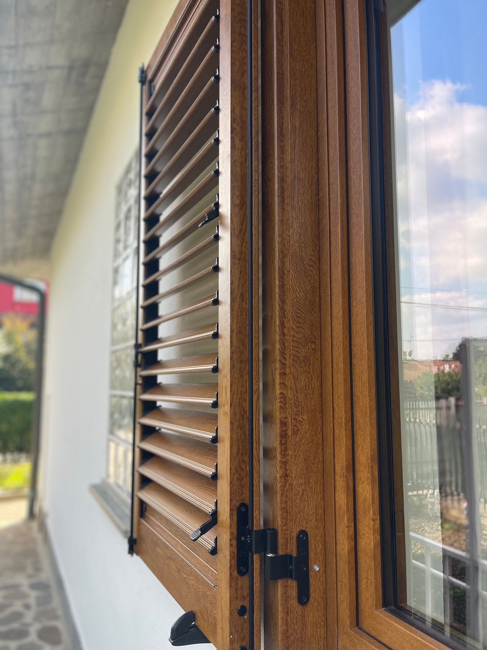 serramento esterno in legno e pvc