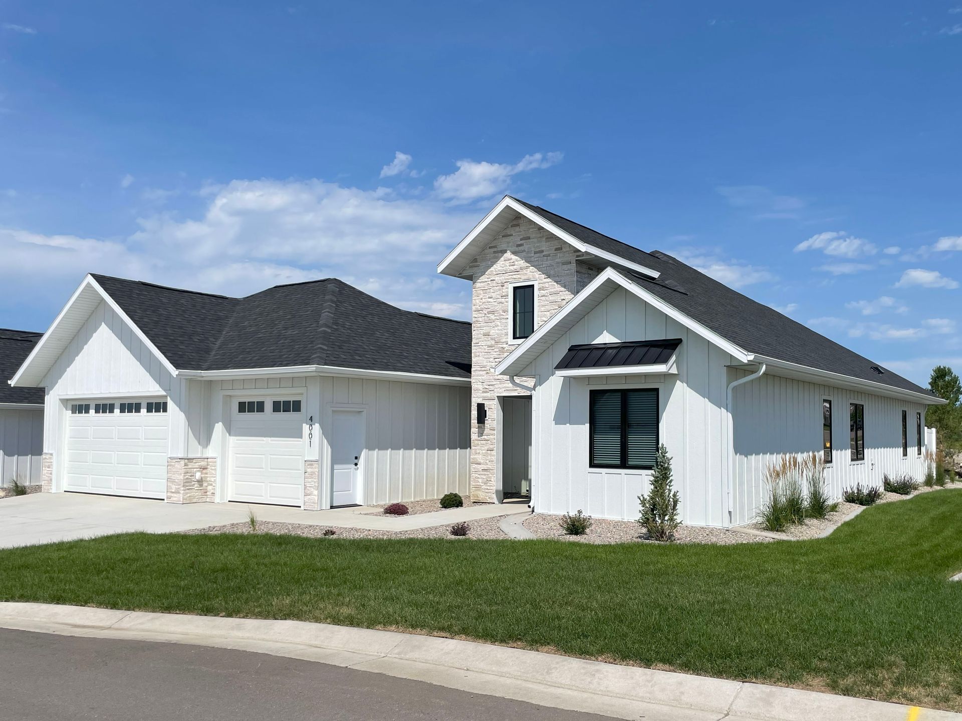 Legacy Homes at Coulee Ridge IMM Apartments Home Living Area Kitchen and Dining