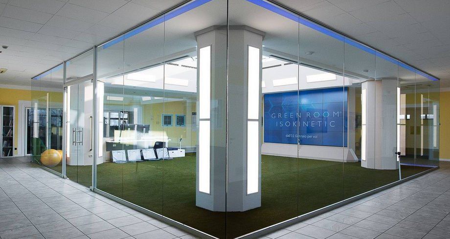 illuminazione orizzontale e verticale spazi commerciali