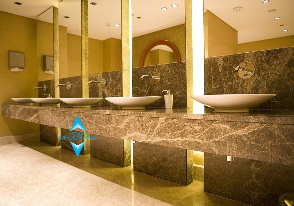 accessori in vetro per bagni pubblici