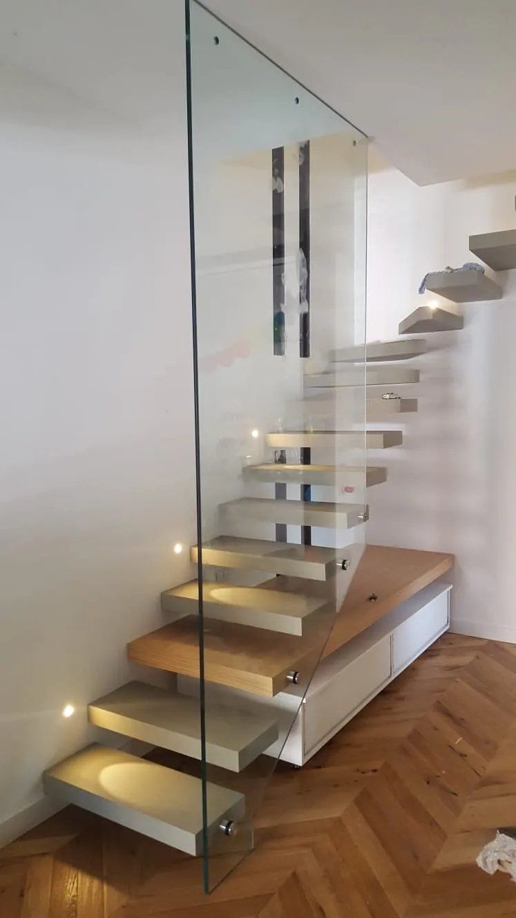 vetrata per scale moderne