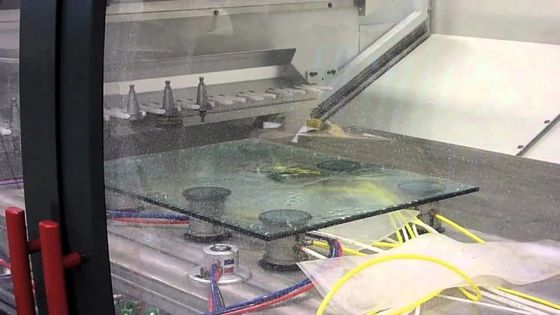 sagomatura vetro con macchina CNC
