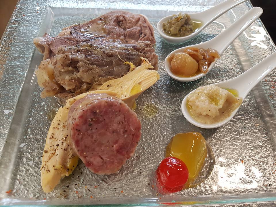 Zampone with vegetables