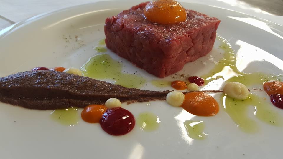 Meat tartare with egg